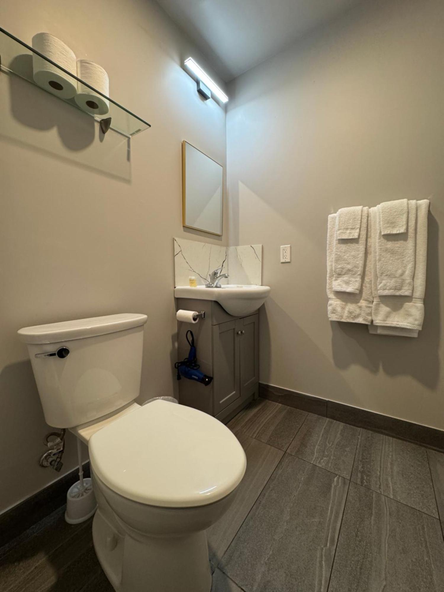 Big Bird Inn Wawa, Surestay Collection By Best Western Екстер'єр фото