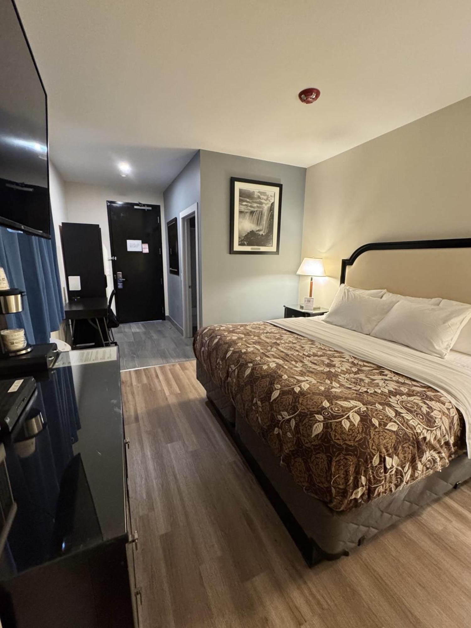 Big Bird Inn Wawa, Surestay Collection By Best Western Екстер'єр фото