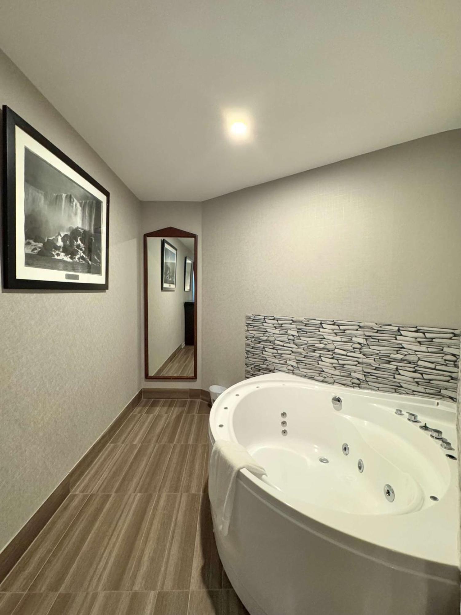 Big Bird Inn Wawa, Surestay Collection By Best Western Екстер'єр фото