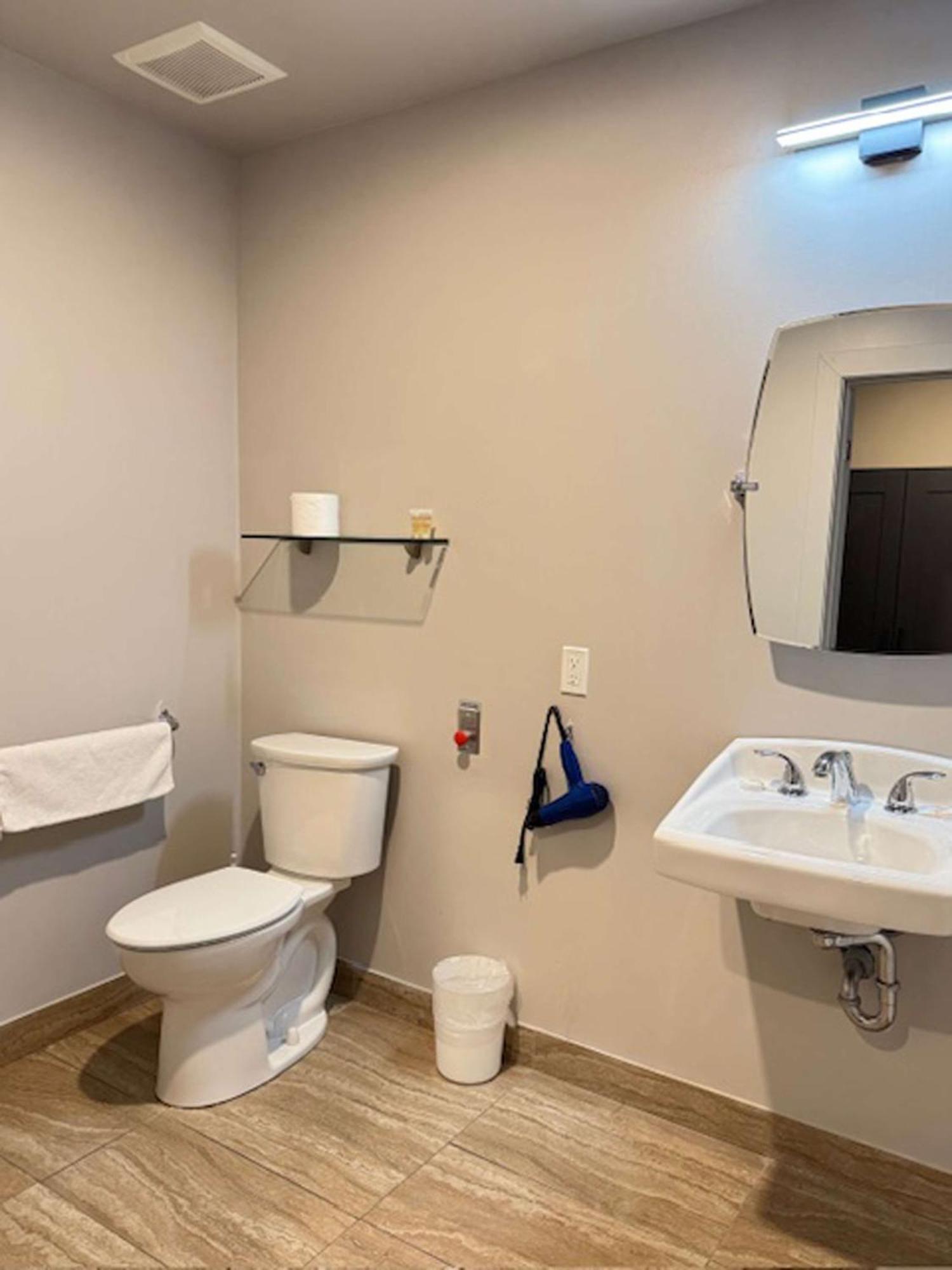 Big Bird Inn Wawa, Surestay Collection By Best Western Екстер'єр фото