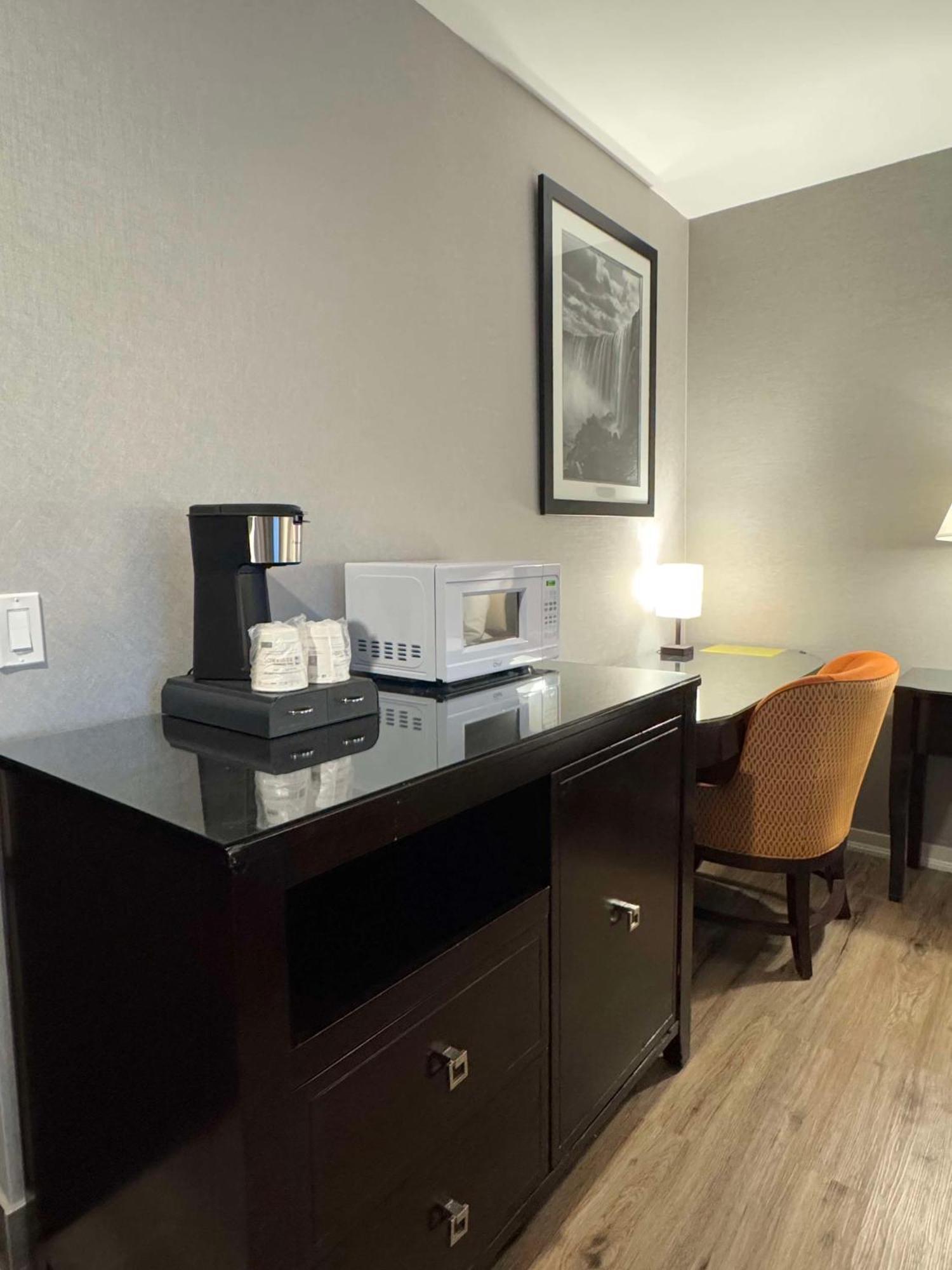 Big Bird Inn Wawa, Surestay Collection By Best Western Екстер'єр фото