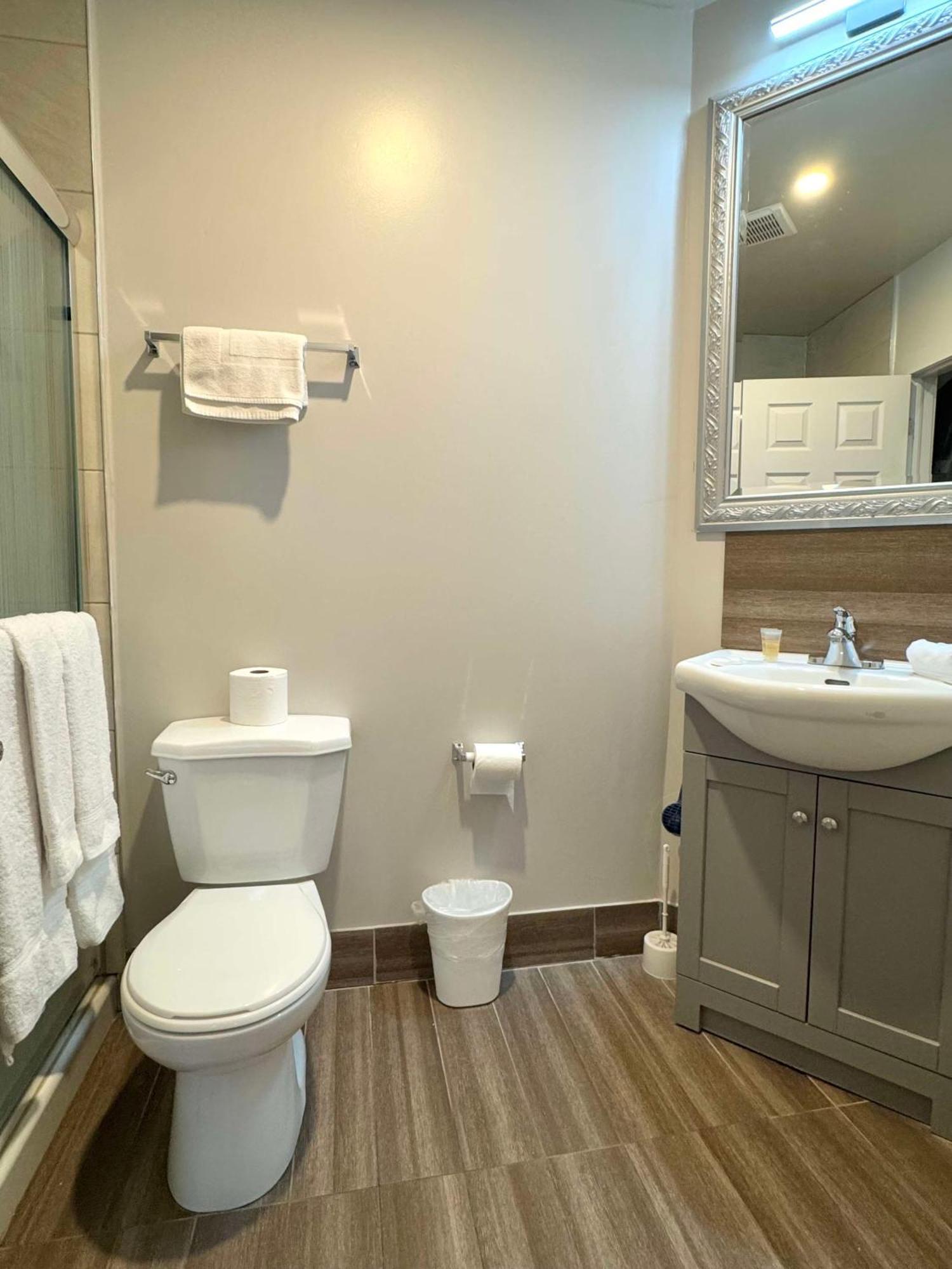 Big Bird Inn Wawa, Surestay Collection By Best Western Екстер'єр фото